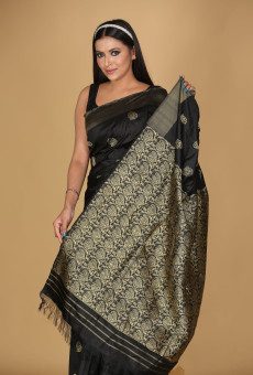 Toramai Small Buta Design Saree – Black with Golden Buta Accents