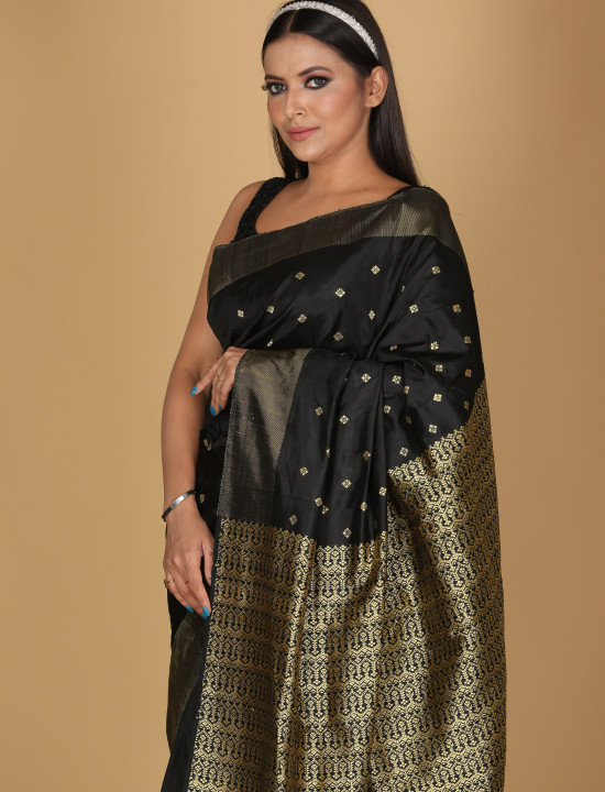 Toramai Small Buta Design Saree – Black with Golden Buta Accents