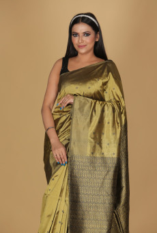Toramai Small Buta Mausmia Buta Gold with Black Color Saree