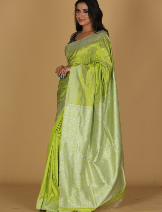 Hawali Design Parrot Saree – White Base with Green Border Hawali Design Parrot Saree – White Base with Green Border