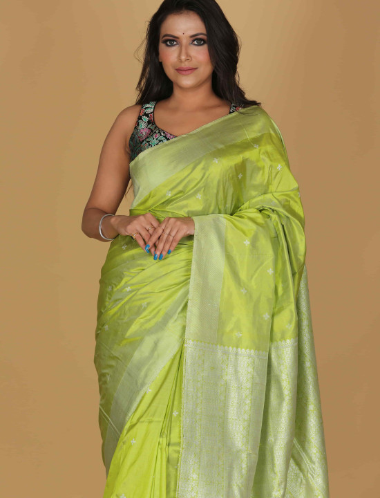 Hawali Design Parrot Saree – White Base with Green Border
