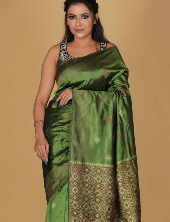 Diamond Design Bottle Green Saree – Black Base with Green Border Diamond Design Bottle Green Saree – Black Base with Green Border