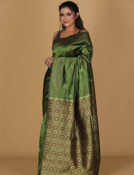 Diamond Design Bottle Green Saree – Black Base with Green Border Diamond Design Bottle Green Saree – Black Base with Green Border