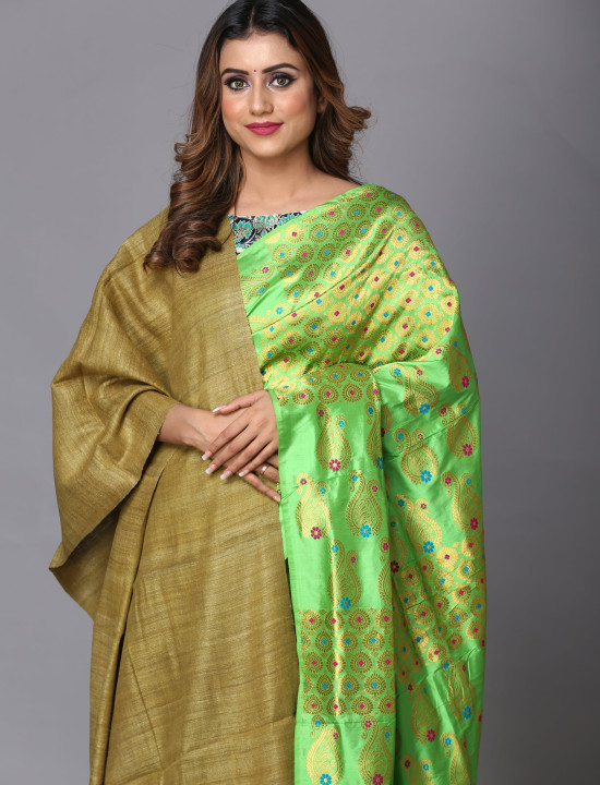 Eri Stole – Handwoven Elegance in Khakhi