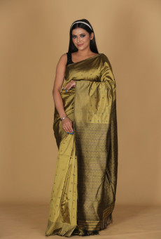 Toramai Small Buta Mausmia Buta Gold with Black Color Saree