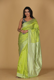 Hawali Design Parrot Saree – White Base with Green Border