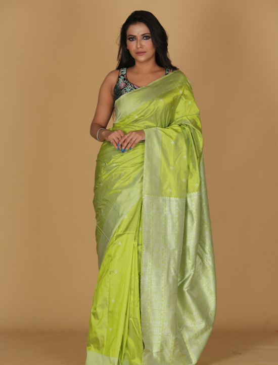 Hawali Design Parrot Saree – White Base with Green Border Hawali Design Parrot Saree – White Base with Green Border