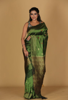 Diamond Design Bottle Green Saree – Black Base with Green Border