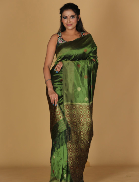 Diamond Design Bottle Green Saree – Black Base with Green Border Diamond Design Bottle Green Saree – Black Base with Green Border